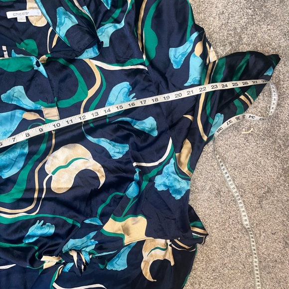 Chico's Size 1 Navy and Teal Floral Blouse - Picture 10 of 10